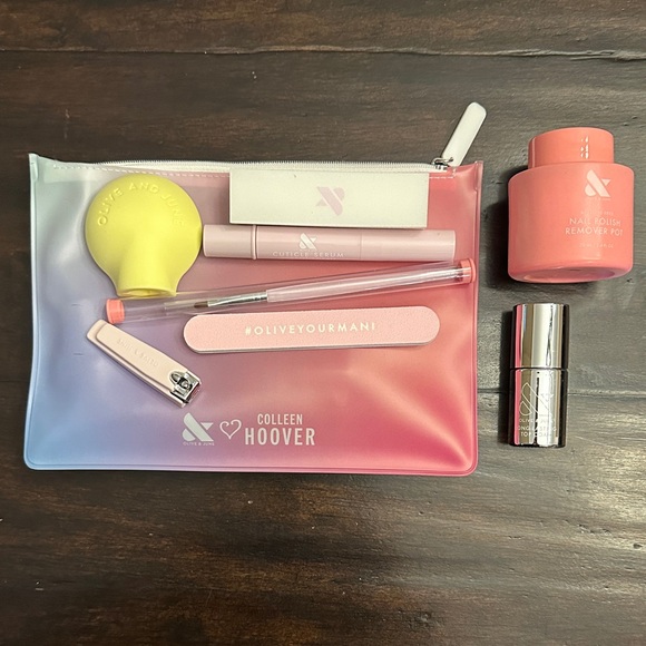 Olive & June - Colleen Hoover Nail Kit with Polish and Accessories - NIB - Picture 2 of 6